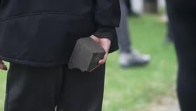 VIDEO Violențe fără precedent în Regatul Unit. Marea Britanie se confruntă cu cele mai violente proteste din ultimii zece ani